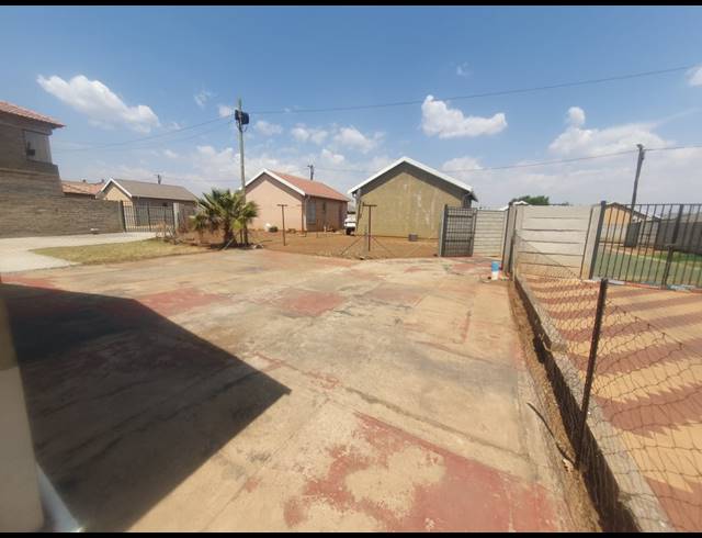 2 BEDROOM HOUSE FOR SALE IN SAVANNA CITY